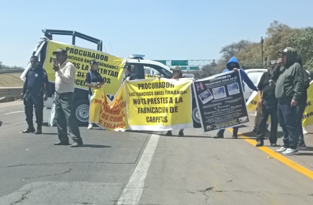 Bloqueo en la carretera México-Tuxpan: Manifestantes cierran entronque Pitula, exigen liberación de detenidos