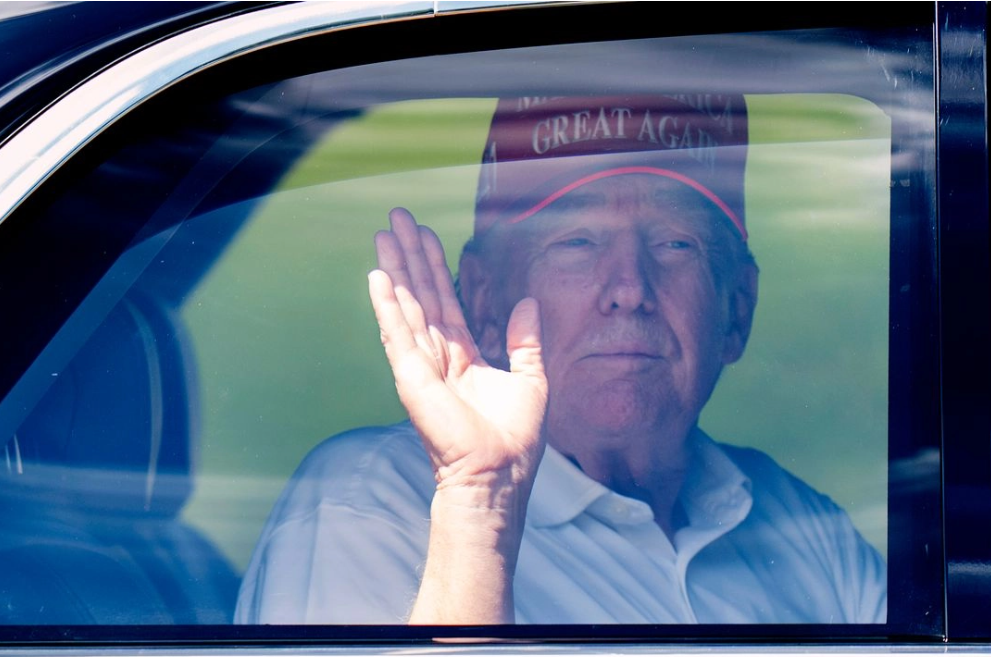 Trump firma la ley de financiación con respaldo del Partido Demócrata