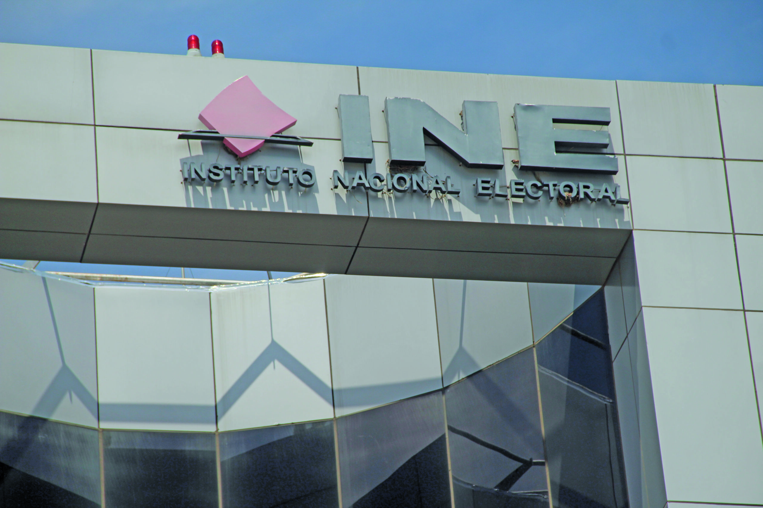 A dos días de campaña, INE recibe dos quejas por actos anticipados de campaña