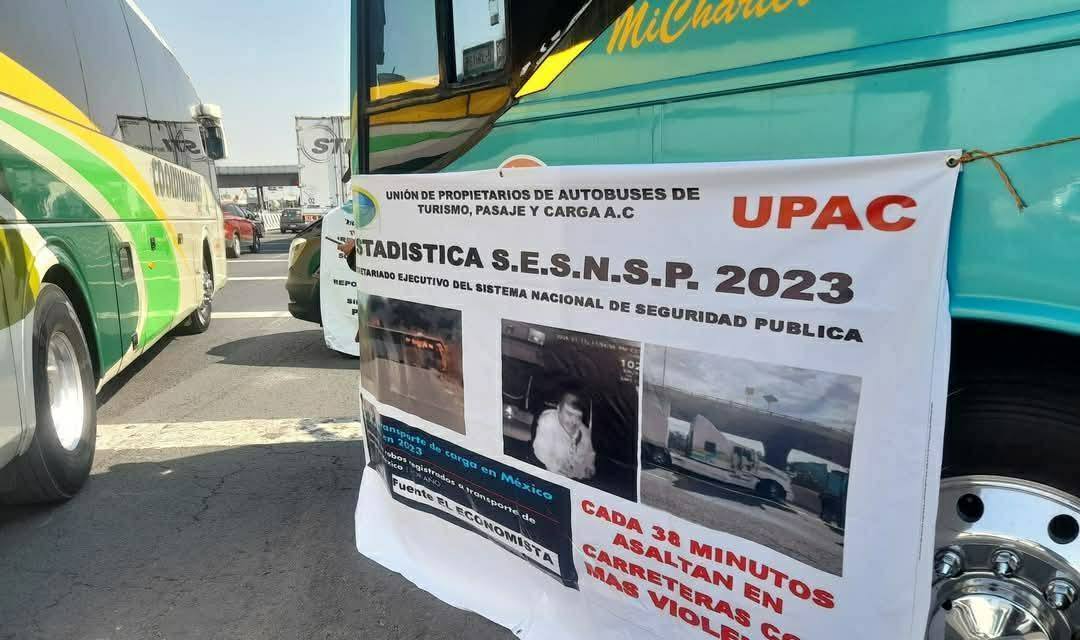 Transportistas bloquean autopista México-Querétaro; exigen seguridad