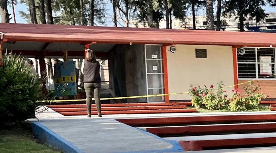 Roban dos secundarias en Tepeji del Río; sustraen instrumentos y equipo electrónico