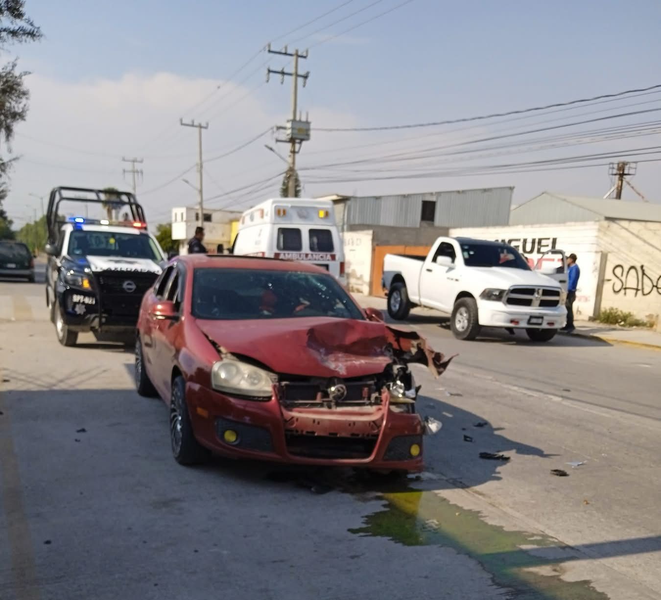 Fuerte accidente en Tlaxcoapan provoca movilización de cuerpos de emergencia