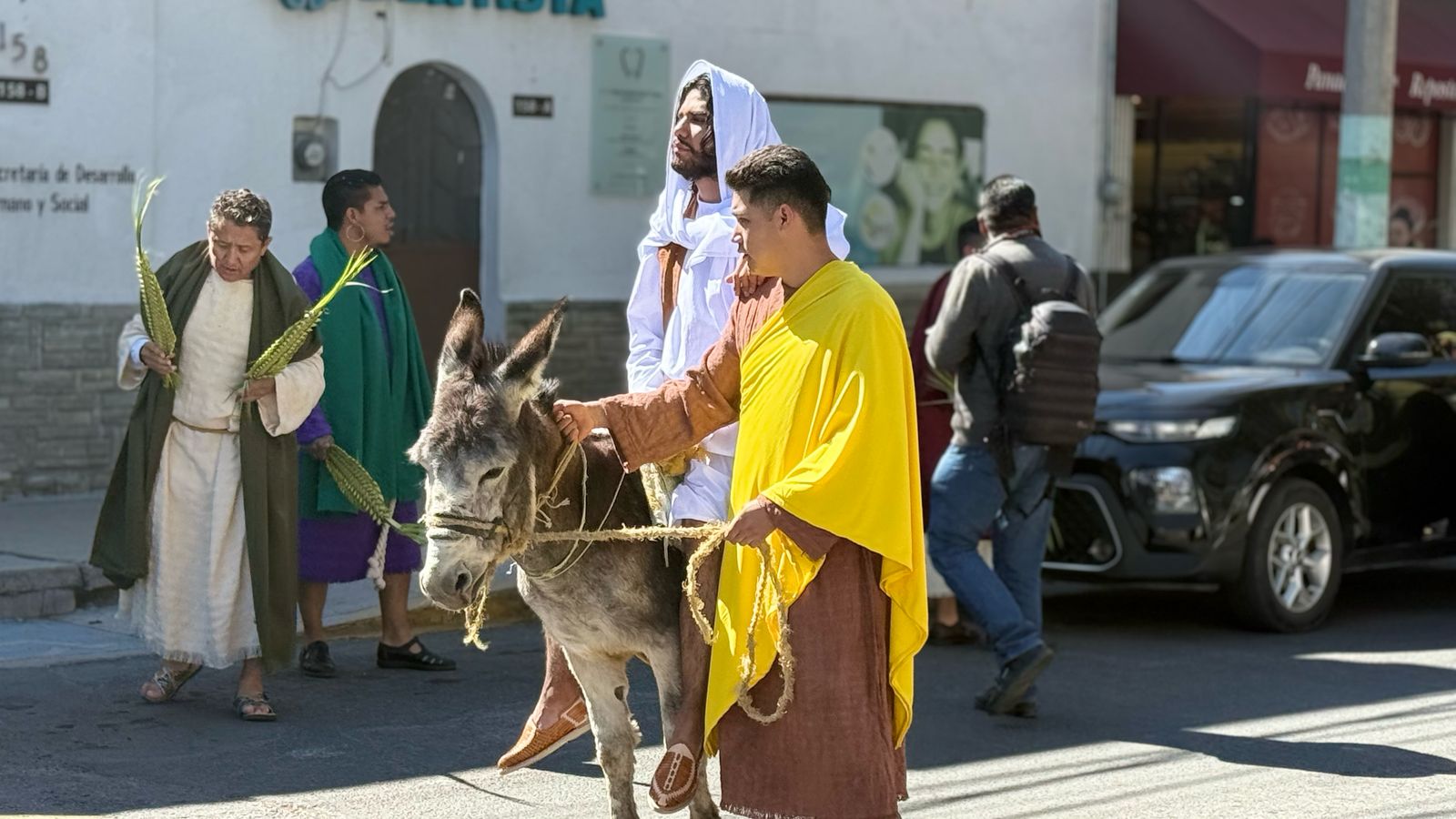 Con procesión y palmas artesanales, Pachuca da inicio a la Semana Santa