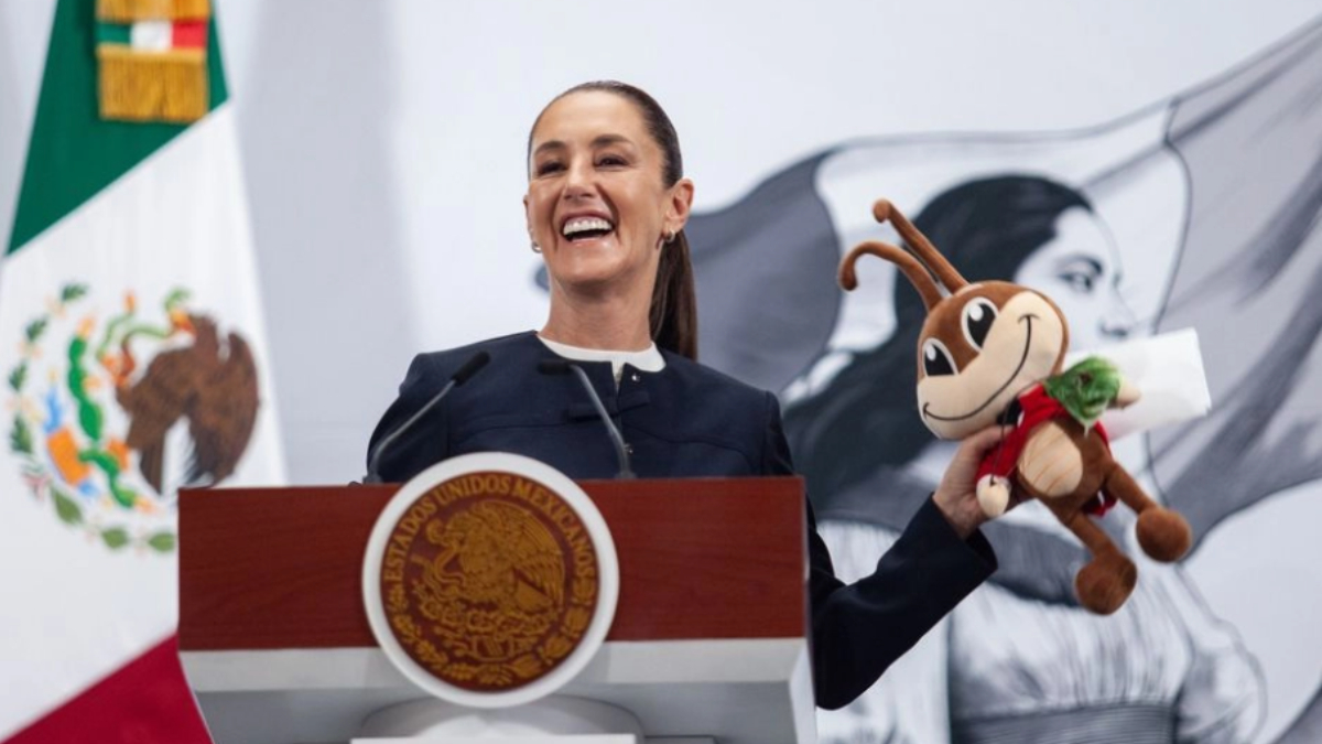 Sheinbaum celebra a niñas y niños, el presente de México, con sorpresa de Beca 2026