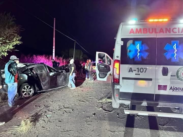 Fuerte accidente automovilístico en Ajacuba deja a una familia herida