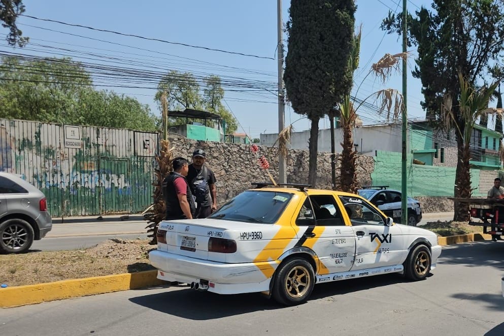 Tula: aseguran dos taxis ‘piratas’ tras persecución