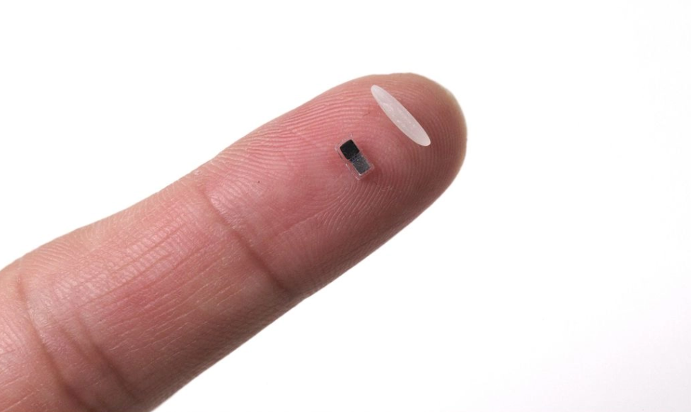 Médicos crean un marcapasos más pequeño que un grano de arroz