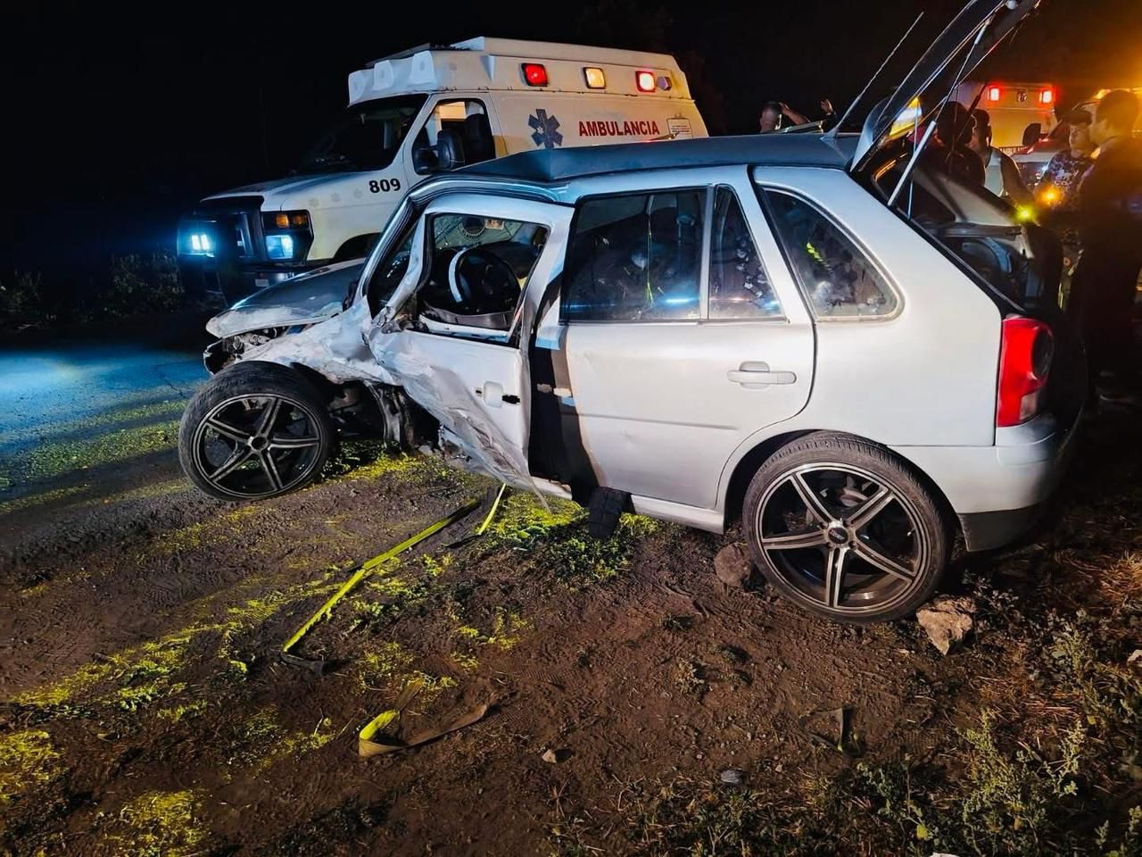 Volcadura en la carretera Teocalco-Doxey deja a dos personas heridas y daños materiales