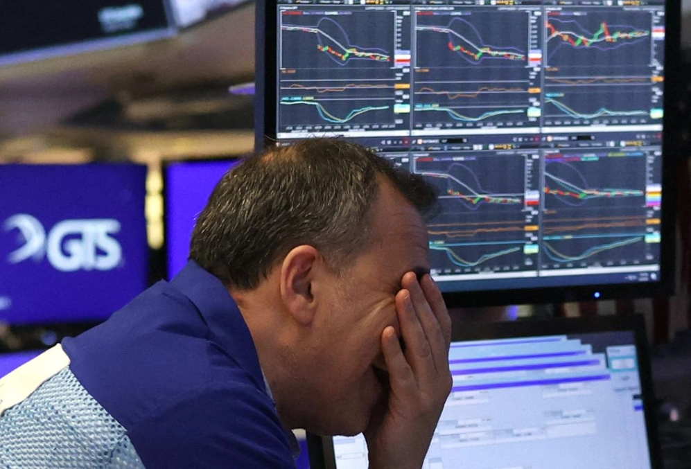 Wall Street se desploma casi 6%, afectada por guerra comercial