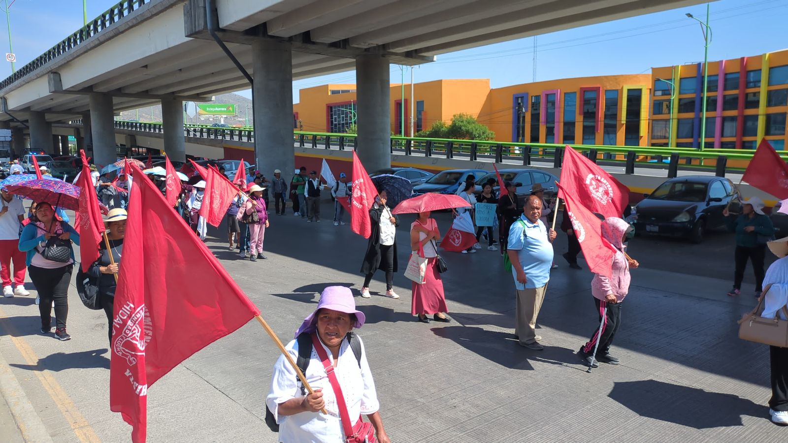 Manifestación en el bulevar Colosio provoca tráfico en Pachuca