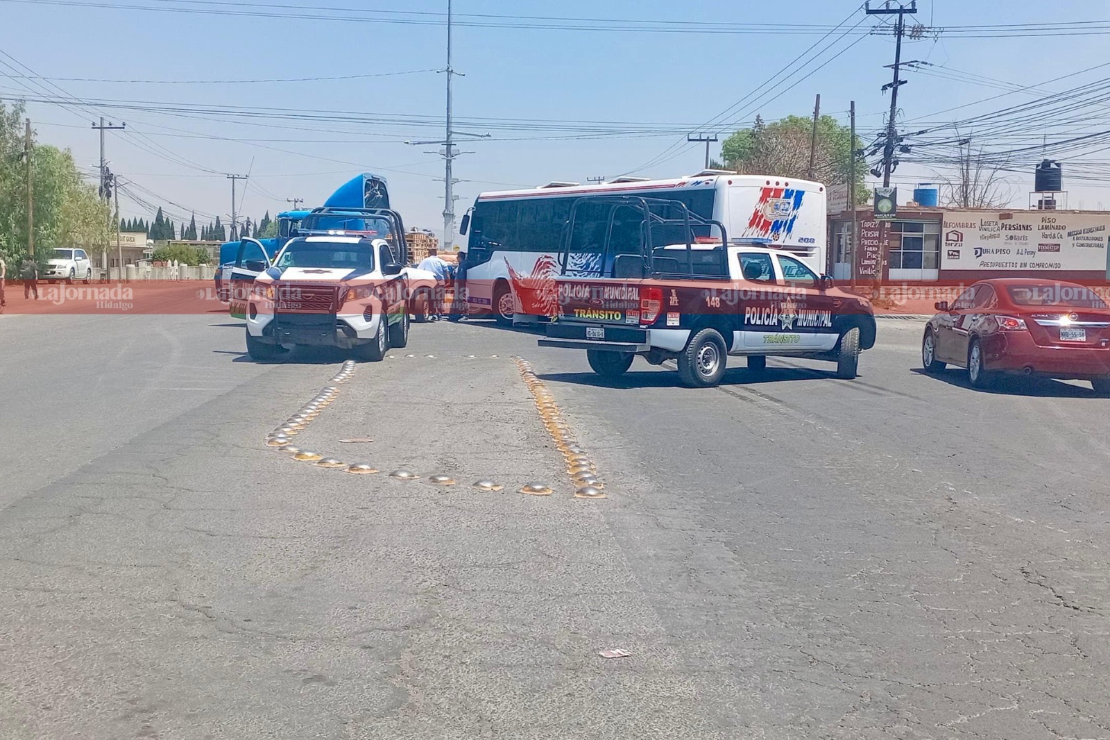 Choque entre tráiler y autobús en la carretera México–Pachuca