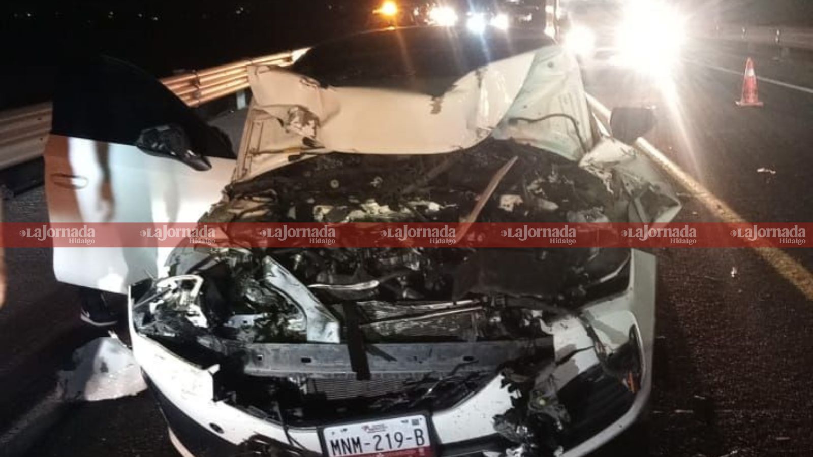 Tulancingo: fuerte accidente de auto deja dos personas heridas