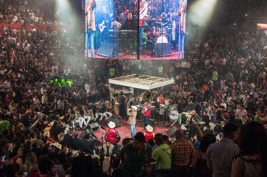 VIDEO: Causan destrozos en concierto de Luis R Conriquez en Texcoco