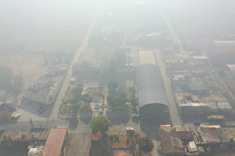 Quema de llantas en invernaderos desata alerta ambiental en el Valle de Tulancingo