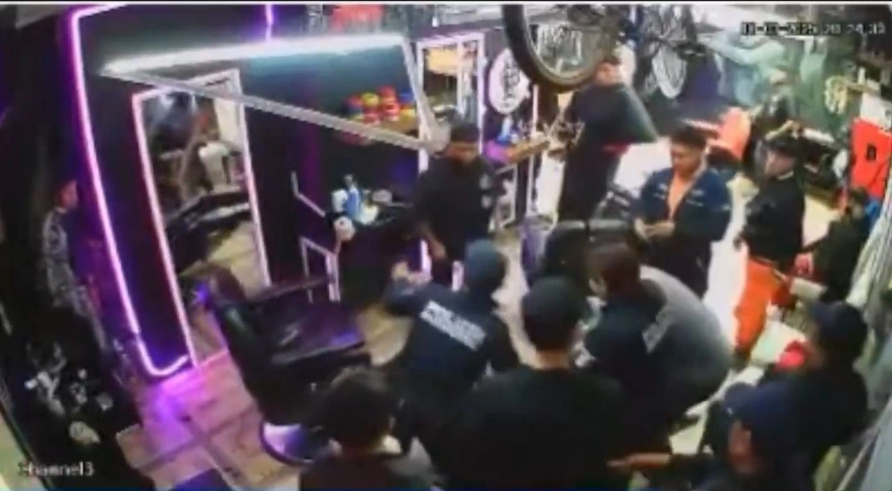 Cesan a policía en Hidalgo por abuso de autoridad al golpear a joven