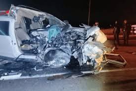 Mujer queda prensada tras chocar con tráiler en carretera Ixmiquilpan-Huichapan