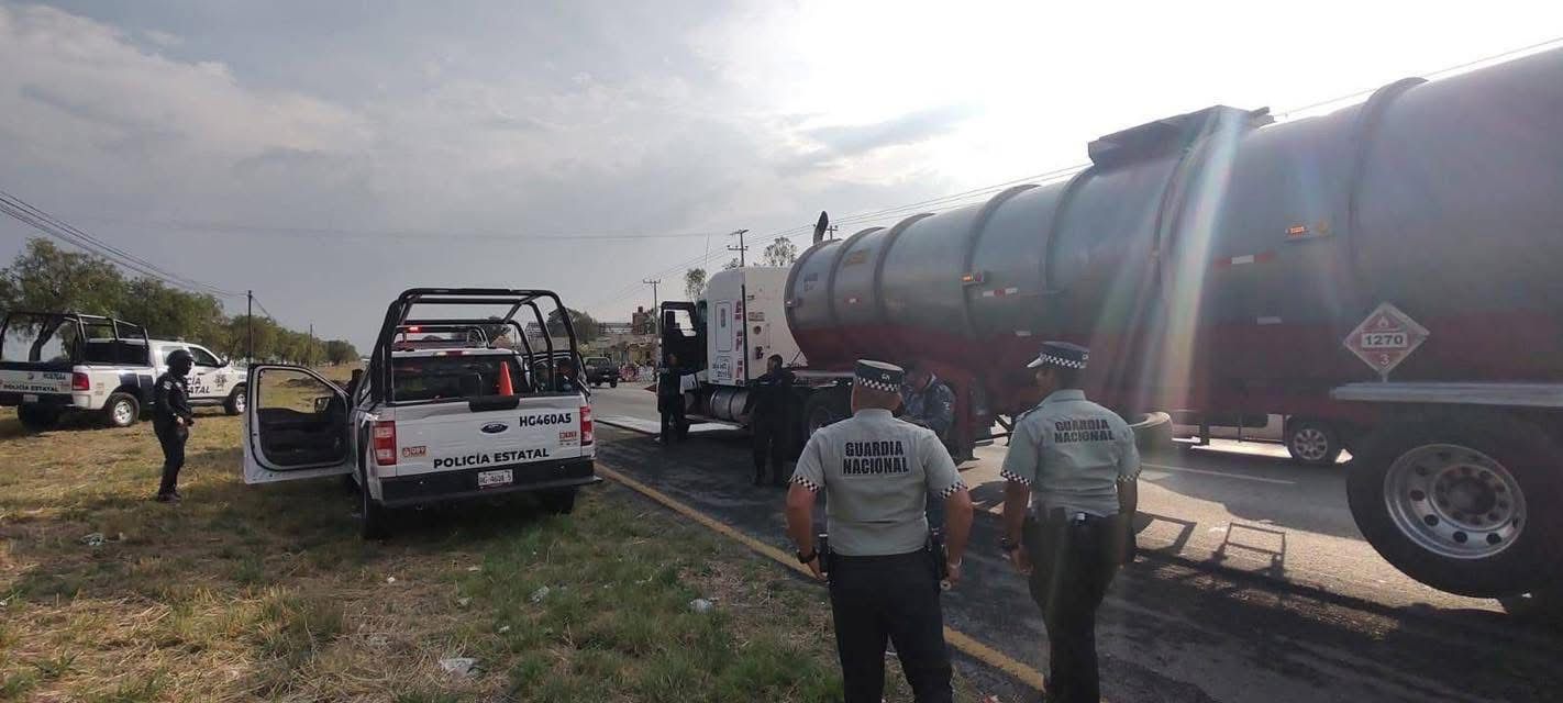 Aseguran tráiler tras persecución en la carretera México–Pachuca