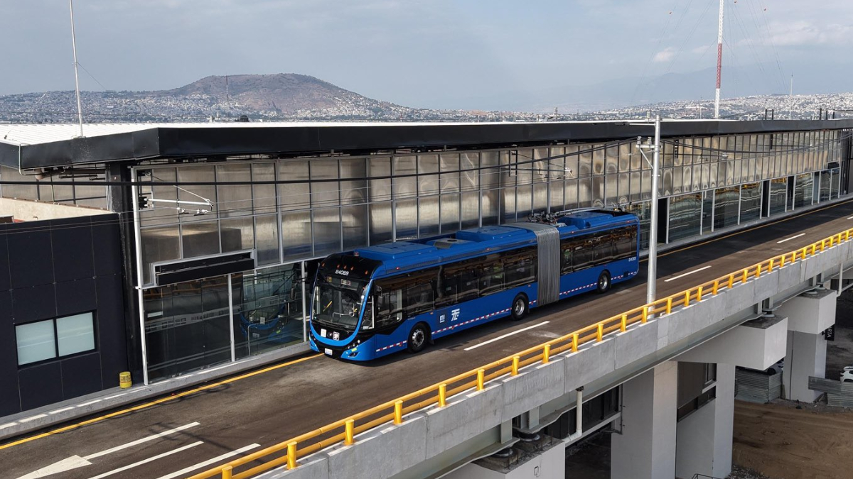 El nuevo Trolebús Chalco-Santa Martha conectará a Chalco con la CDMX en solo 35 minutos, con una ruta elevada de 18.5 km y 15 estaciones.