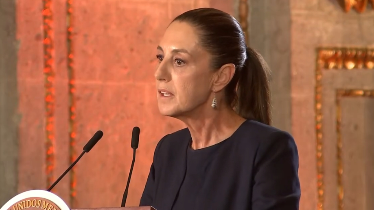 Claudia Sheinbaum anunció un aumento salarial del 10% a maestros en dos partes y una semana adicional de vacaciones.