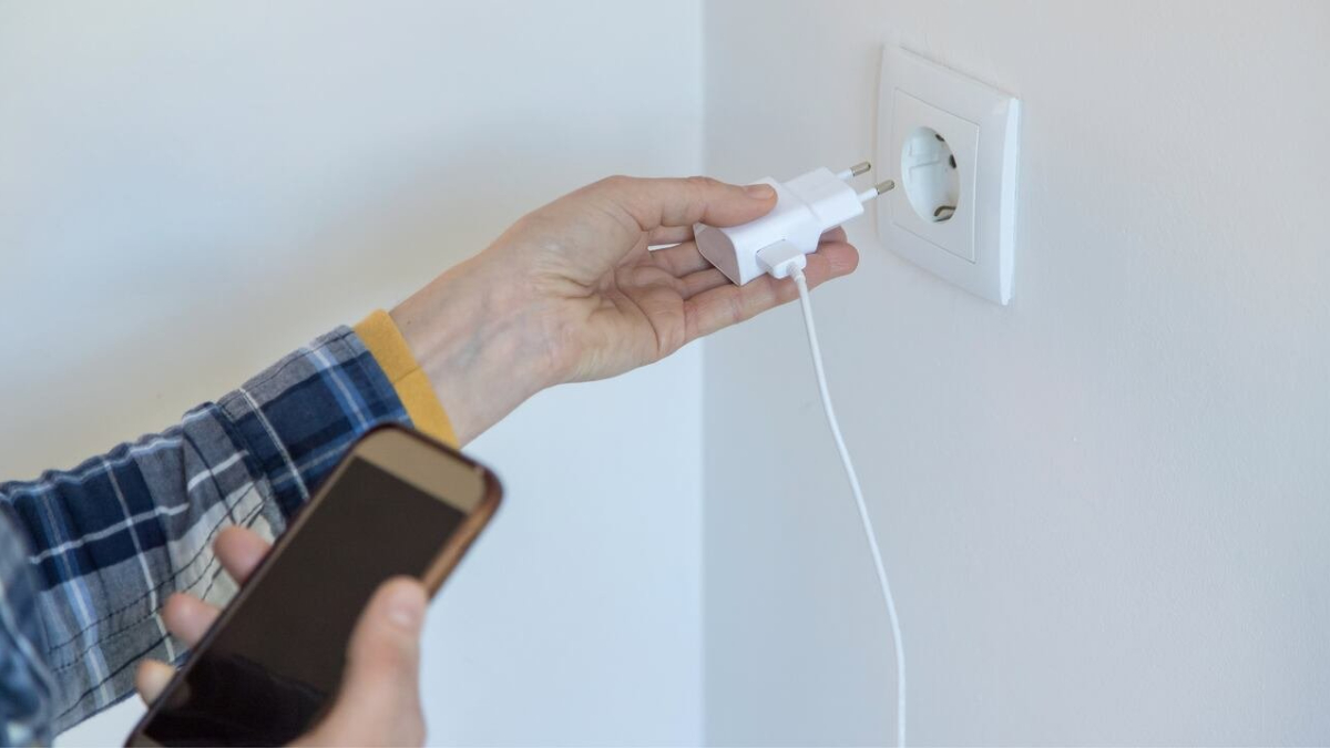 ¿Se calienta el cargador del celular? Te decimos cuándo es normal y cuándo puede ser peligroso, y cómo evitar daños a tu dispositivo.