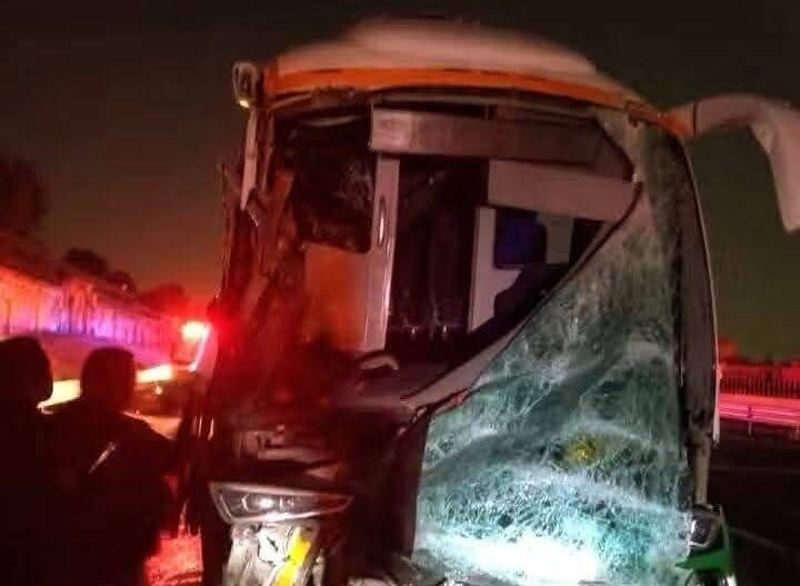 Accidente en la México-Pachuca entre tráiler y autobús deja dos fallecidos