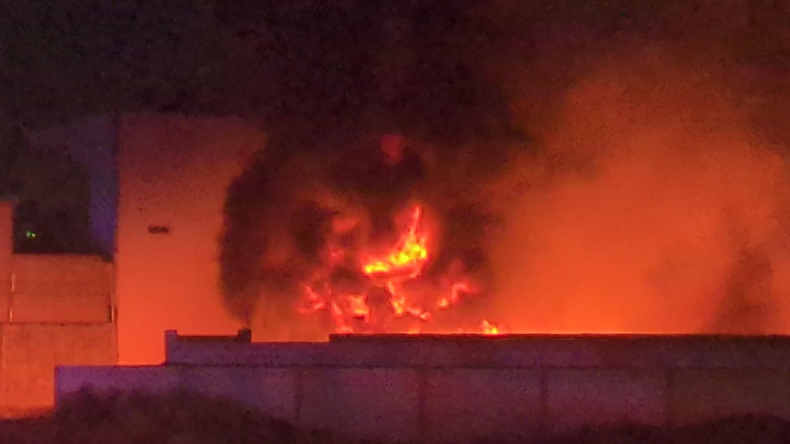 Pachuca: fuerte incendio en Zona Plateada moviliza a bomberos | VIDEO