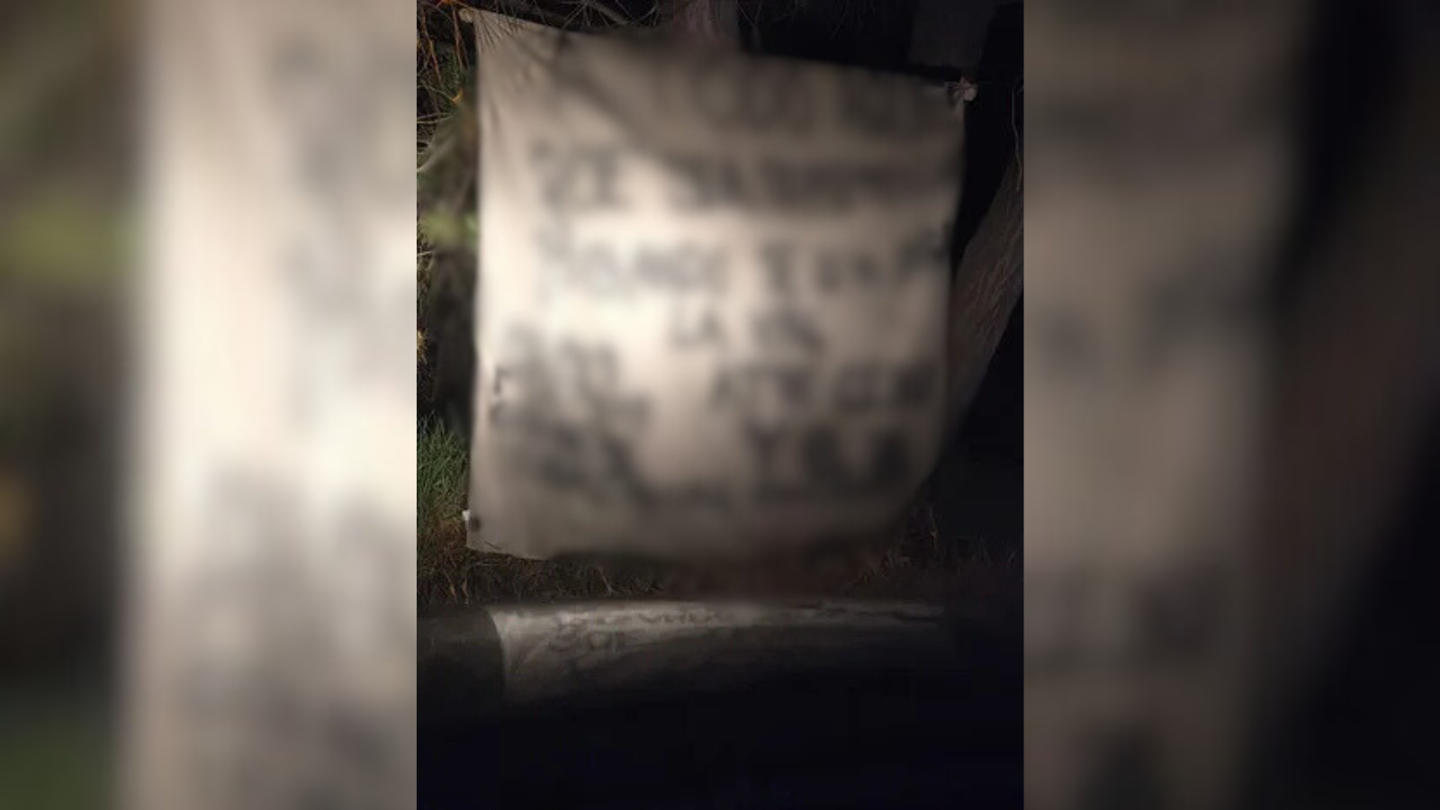 Colocan manta amenazante en Acatlán