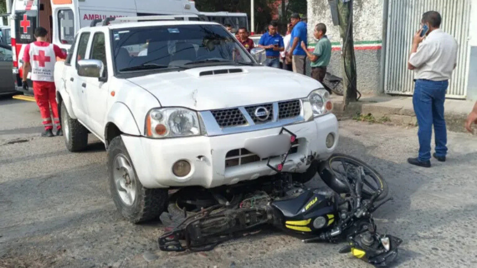 Motociclista resulta lesionado tras ser atropellado por camioneta en Huejutla