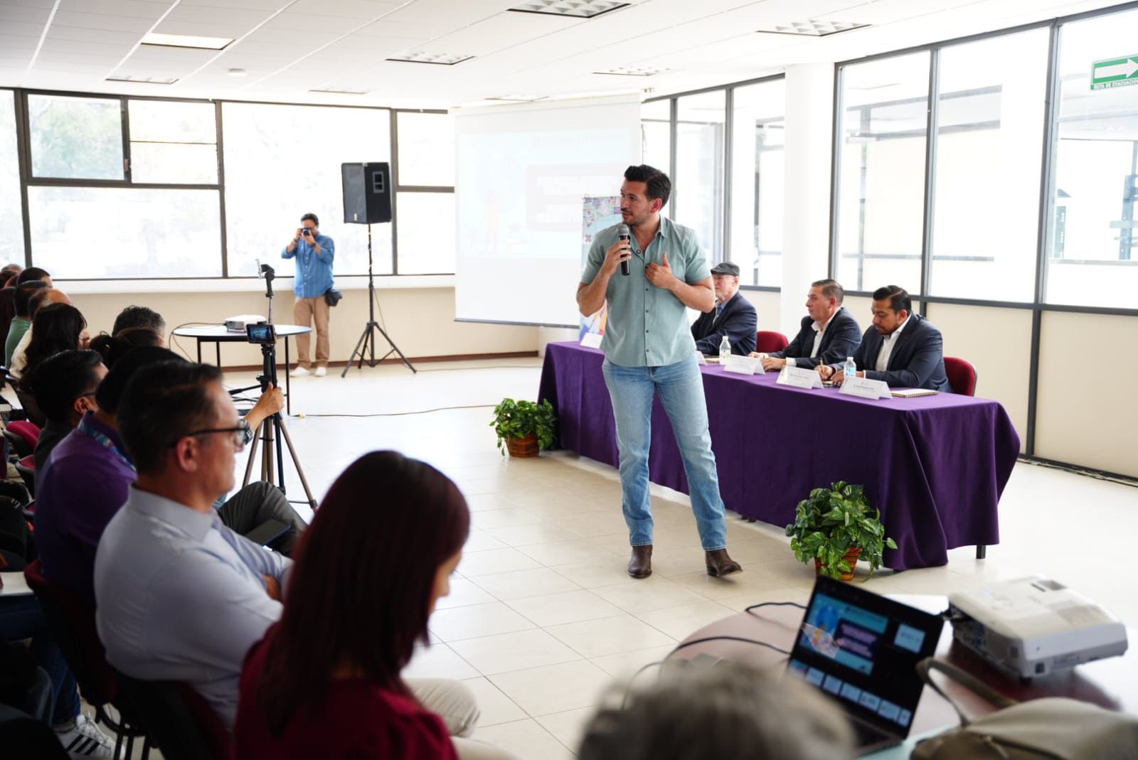 Promueven becas de posgrado y financiamiento científico en Hidalgo; UPP recibe presentación del programa