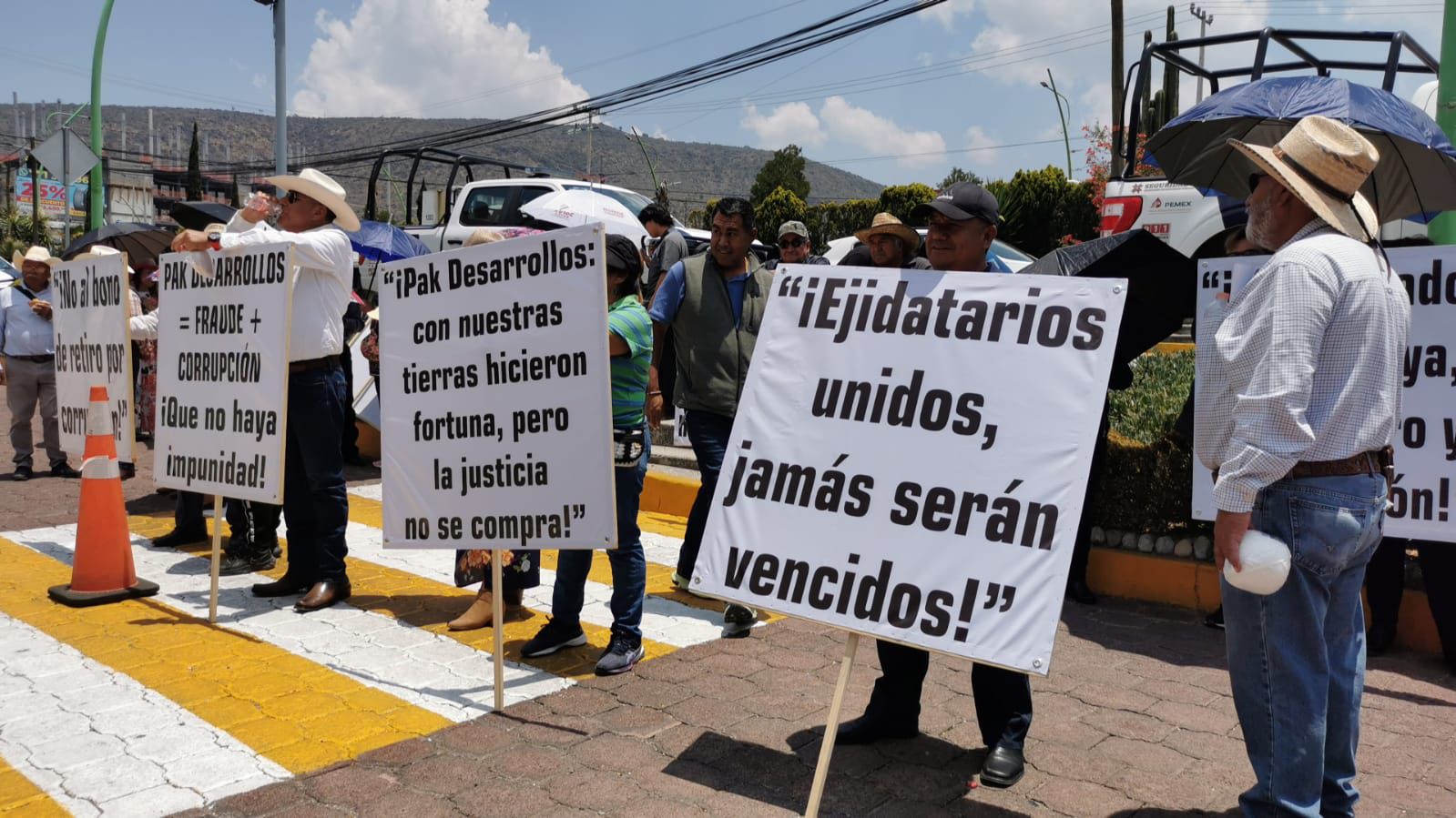 “Nos quitaron el agua y la tierra”: ejidatarios protestan ante Poder Judicial en Hidalgo