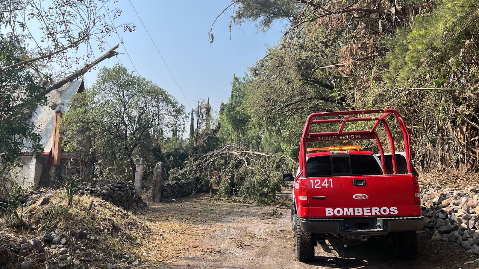 Colapsan bardas y techos en Tepeji del Río tras granizada