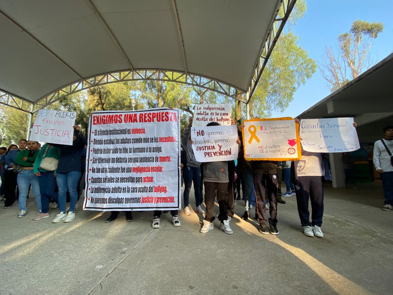 SEPH revisa peticiones de padres tras tragedia en secundaria de Pachuca