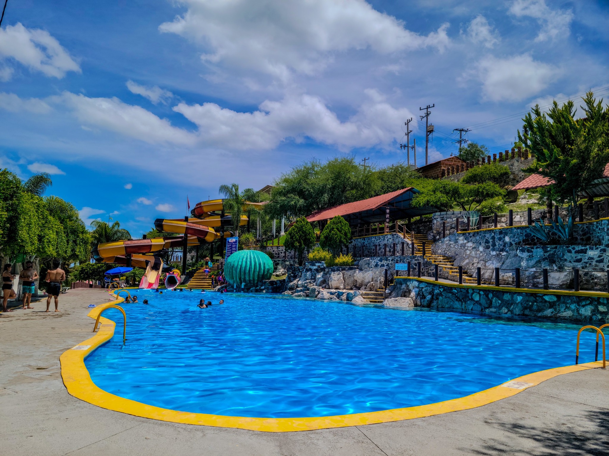 Adulto mayor desaparece en balneario en Hidalgo y es hallado a 14 km