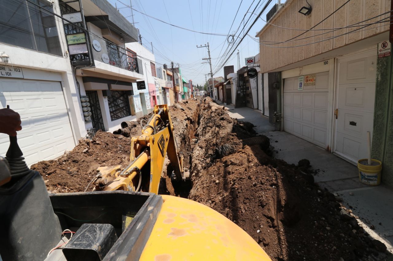 Caasim renueva red sanitaria en colonia Periodistas de Pachuca