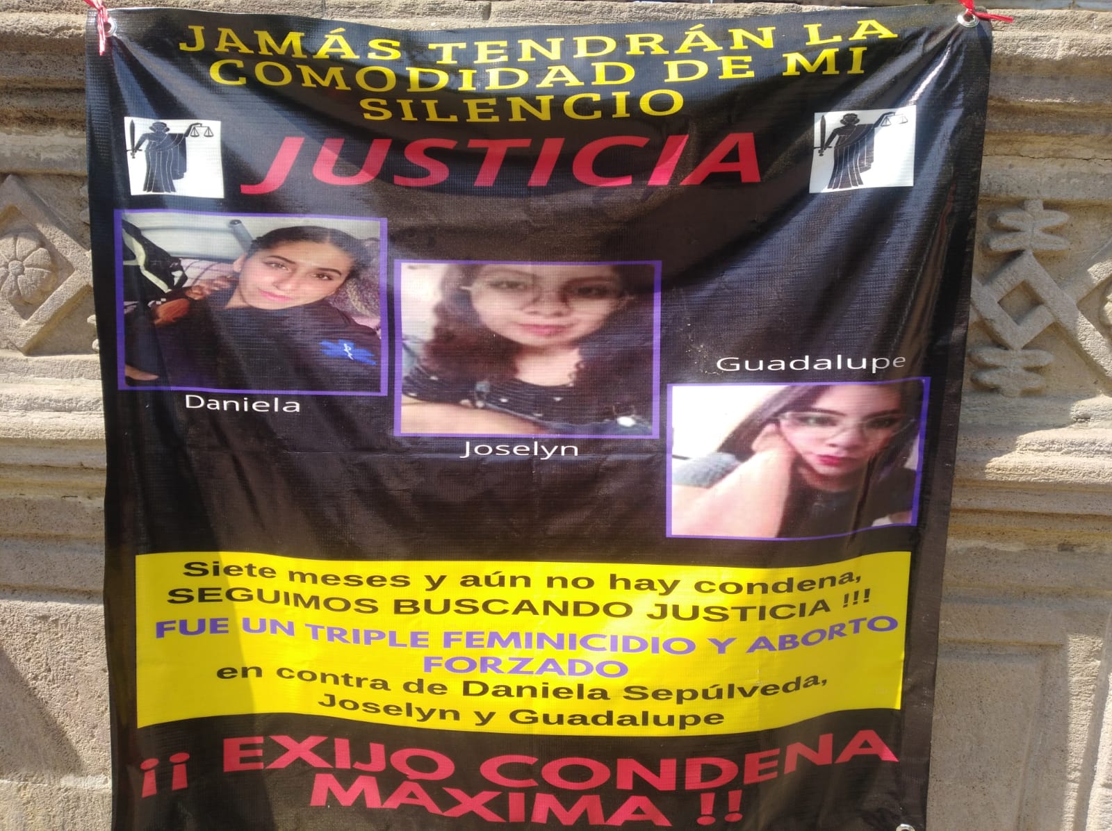 Siguen retrasando el proceso judicial por triple feminicidio en Santiago Tulantepec
