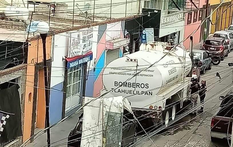 Captan pipa oficial operando fuera de su municipio