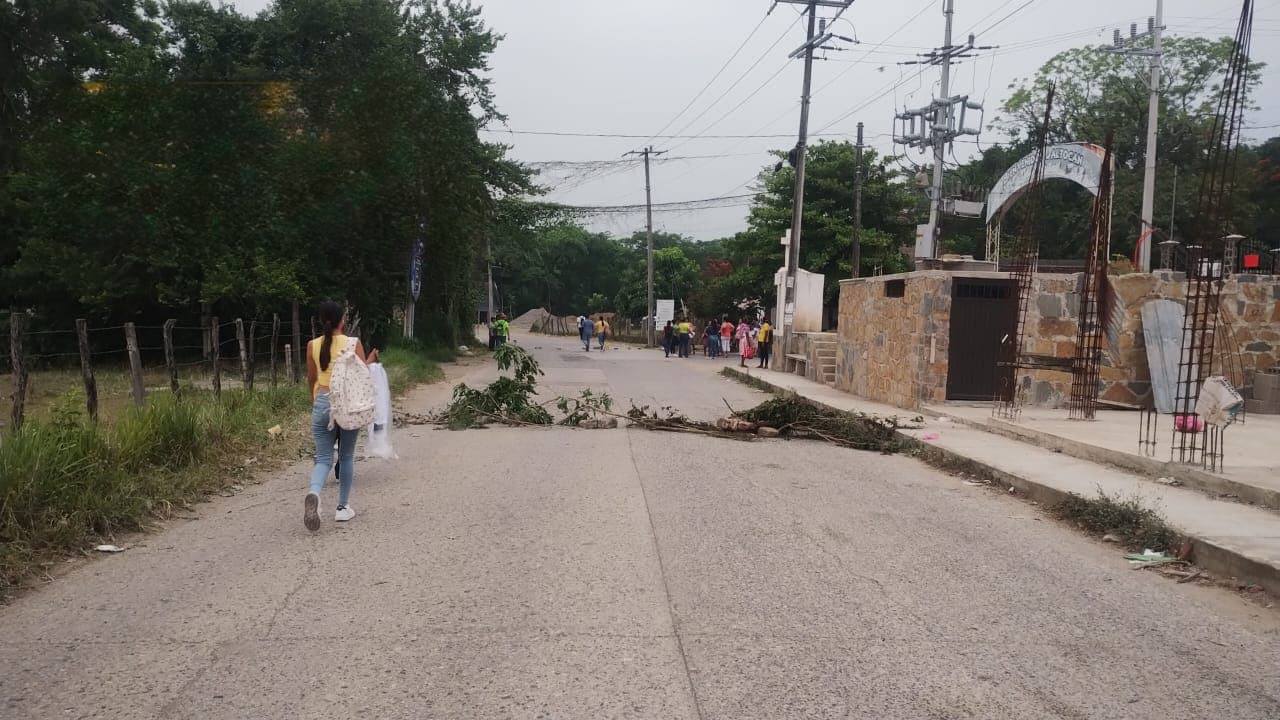 Levantan bloqueo en carretera Huejutla-San Felipe