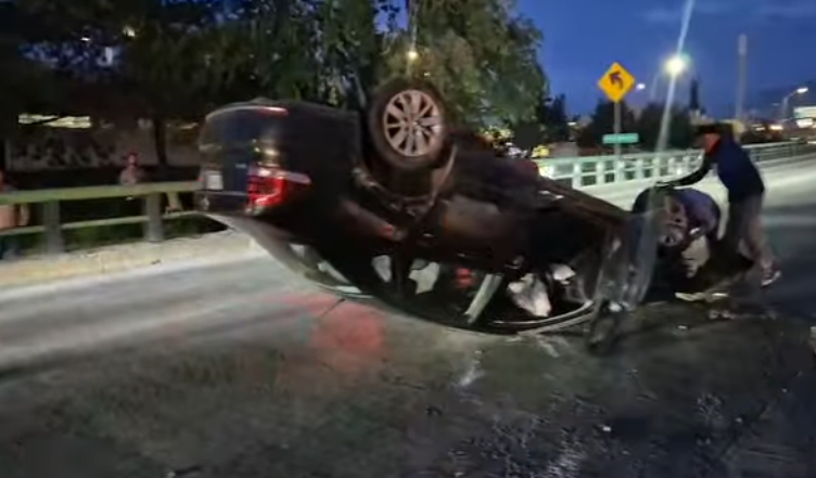 Pachuca: volcadura en el Bulevar Felipe Ángeles habría dejado dos heridos