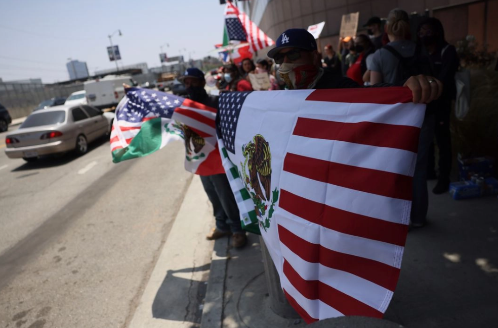 Sheinbaum reitera llamado a mexicanos en EU a protestar pacíficamente
