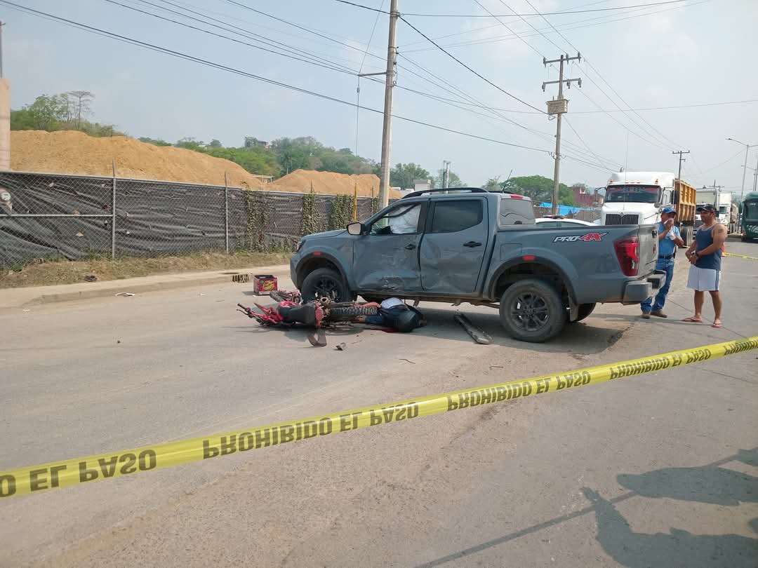Fallece moclicista repartidor tras choque en Huejutla