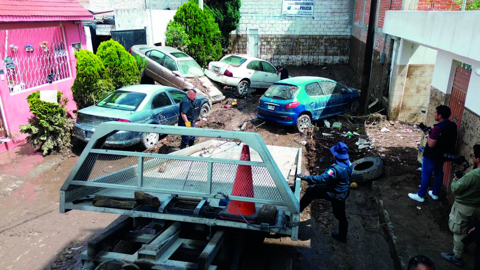 Inundación obliga a evacuar a 2 mil personas