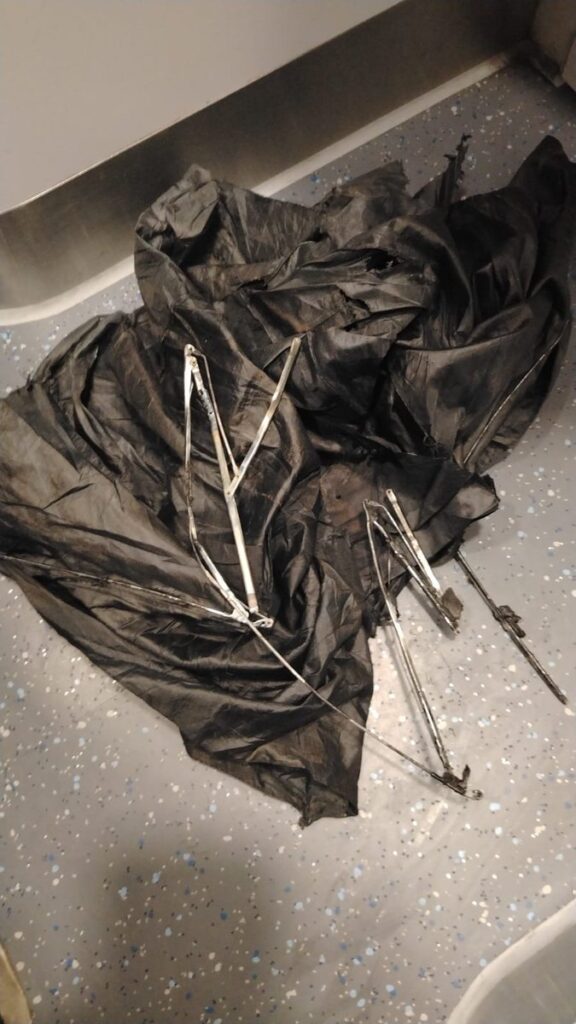 Explosión en la Línea 1 del Metro CDMX: el STC informó que el chispazo en la estación Sevilla fue provocado por una sombrilla.