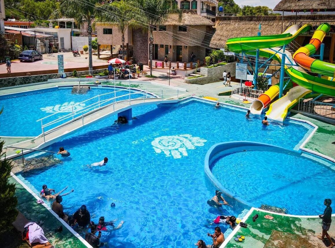 Tezontepec de Aldama: hombres armados generan pánico en balneario; se llevan a dos trabajadores a la fuerza