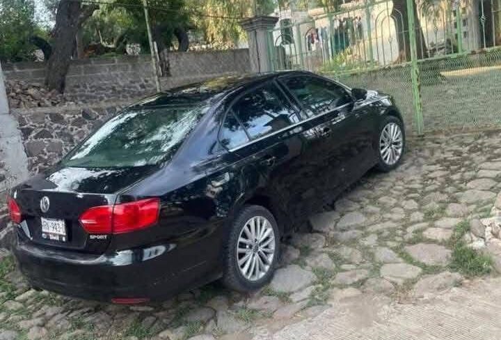 Tula: a punta de pistola, roban auto a pareja y huyen