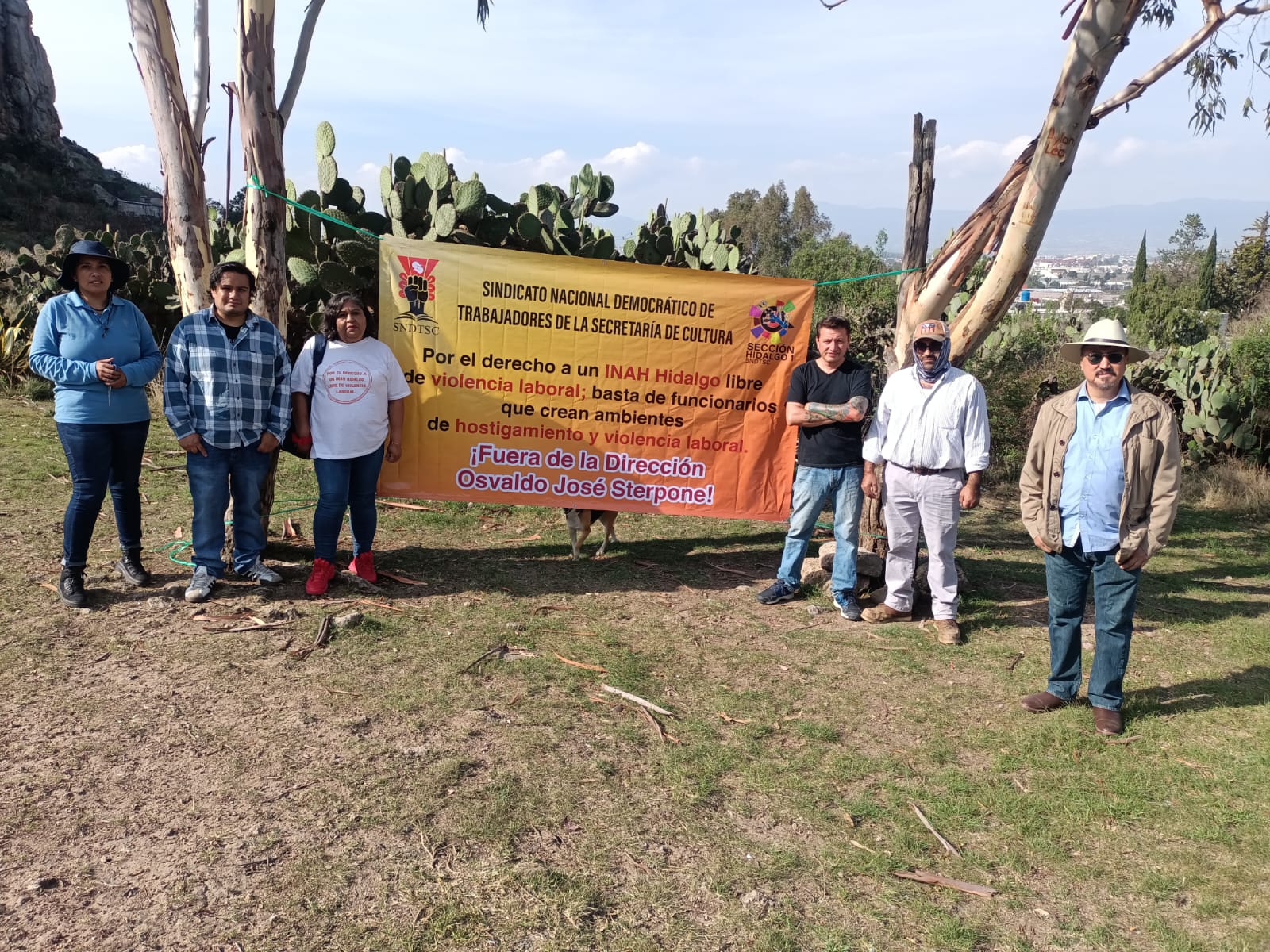 Protestan en Huapalcalco durante evento conmemorativo del INAH