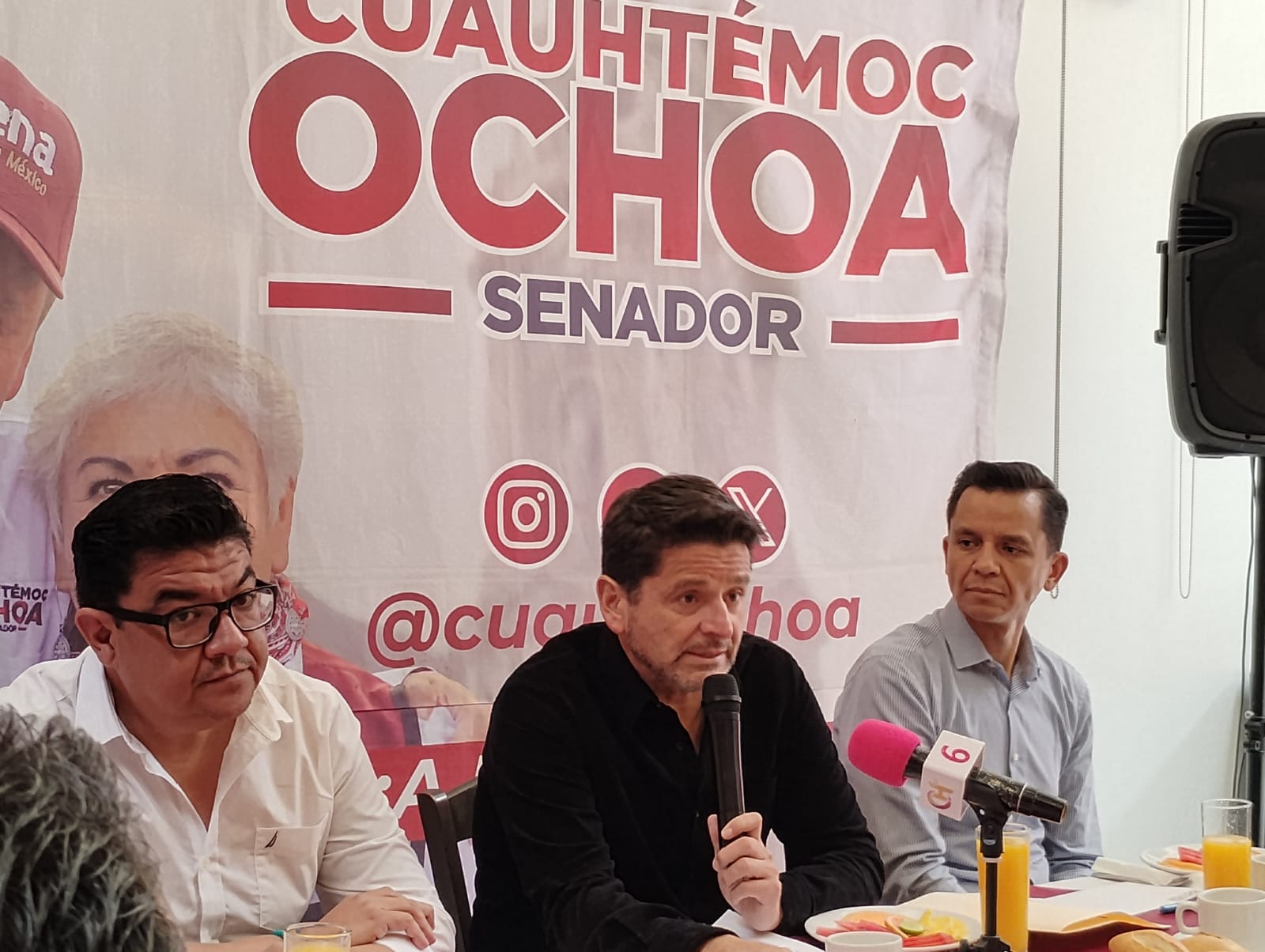 Migrantes hidalguenses exigen eliminar cobro por apostillamiento, señala Cuauhtémoc Ochoa
