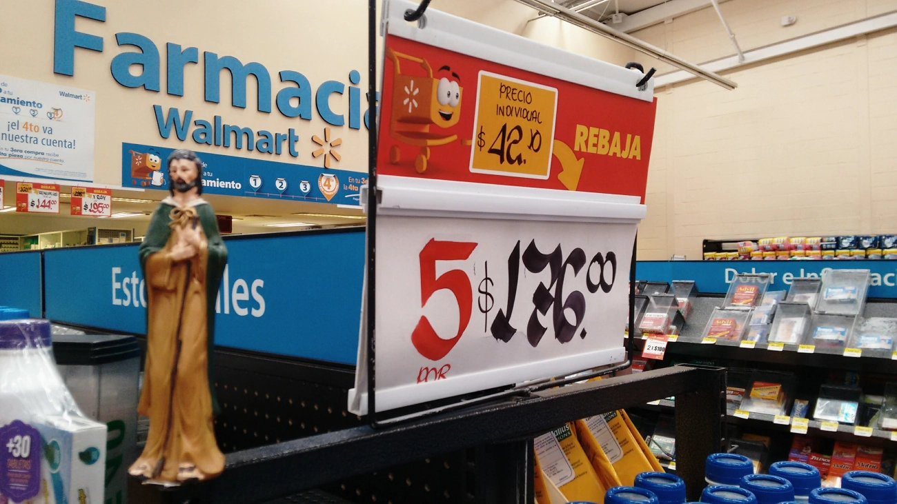 Caminas hacia la salida de Walmart, Sam’s o Costco… y te detienen por el ticket: esto dice la Profeco