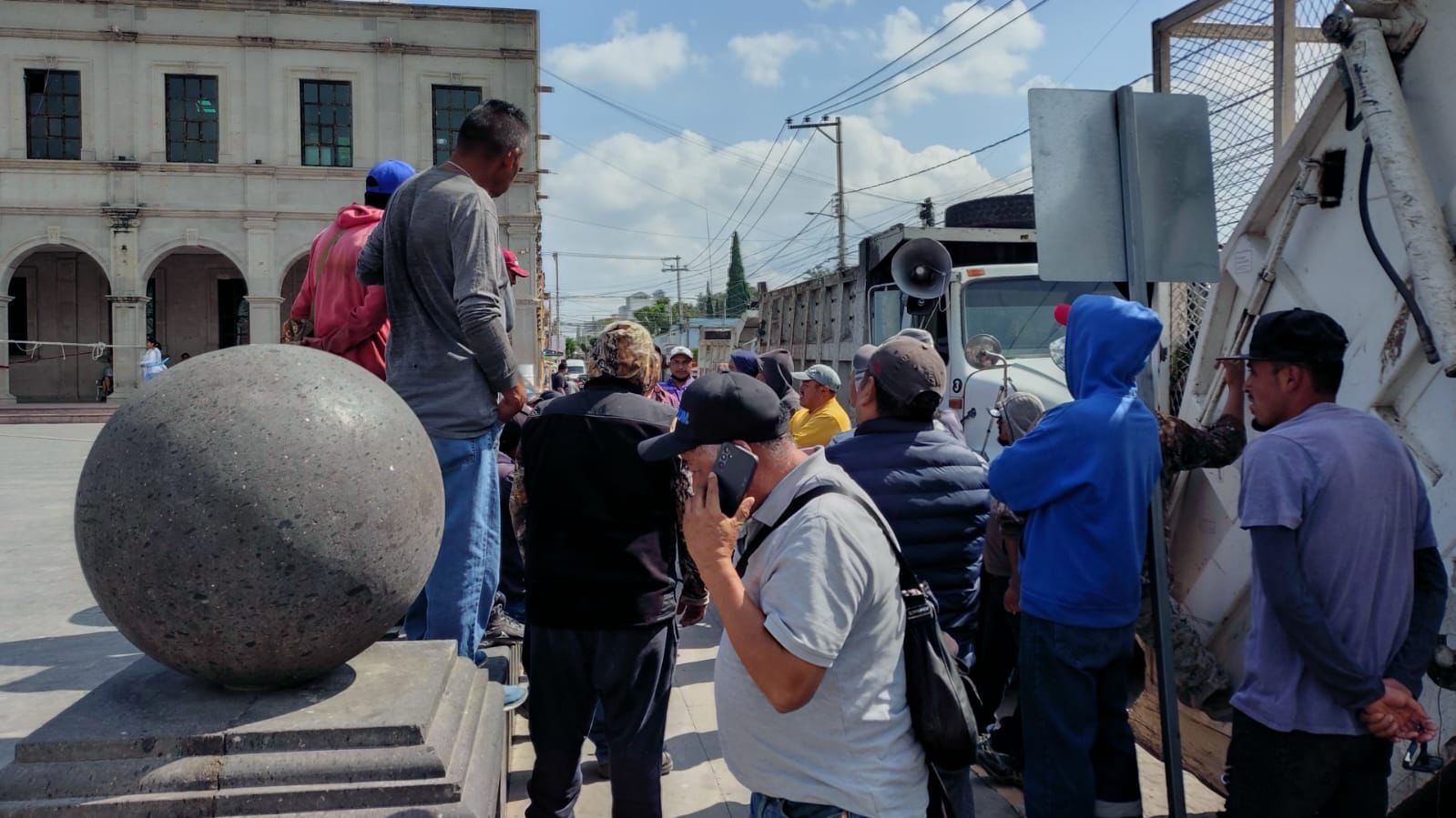 Trabajadores de limpia en Actopan protestan por condiciones precarias