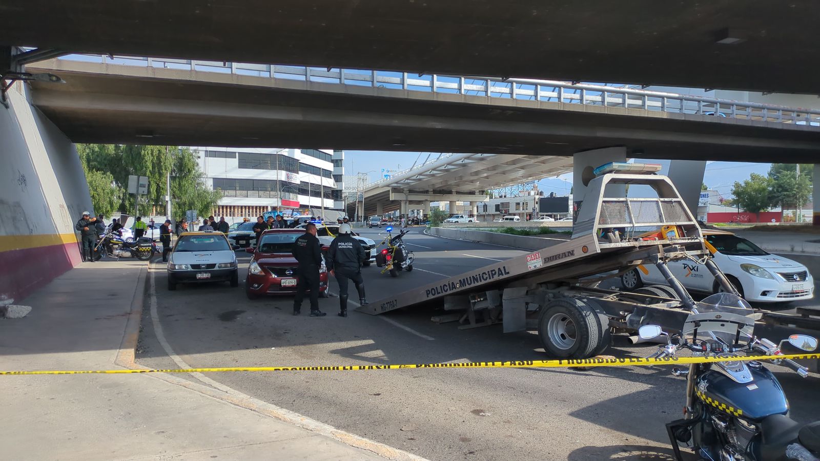 Riña entre conductores bajo el puente Atirantado en Pachuca deja una persona sin vida