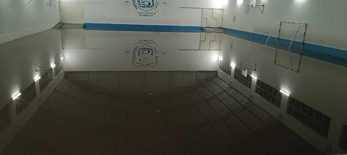 Escuela en Pachuca termina bajo el agua tras fuerte aguacero